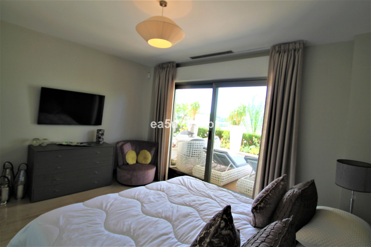 3 Bed Apartment for sale in Benahavís Costa Del Sol, Málaga, Spain