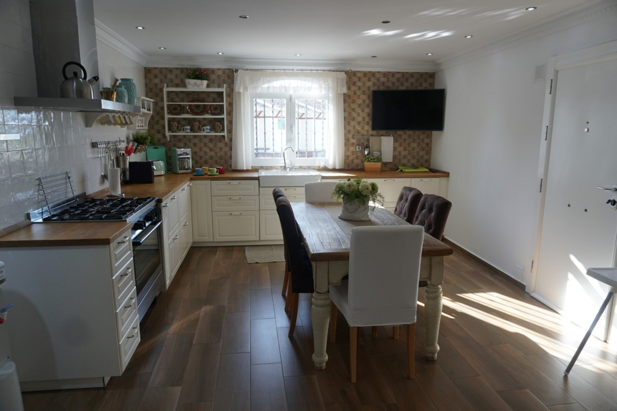 Se vende Villa - Chalet de 4 dormitorios en Costa Del Sol East, Málaga, España
