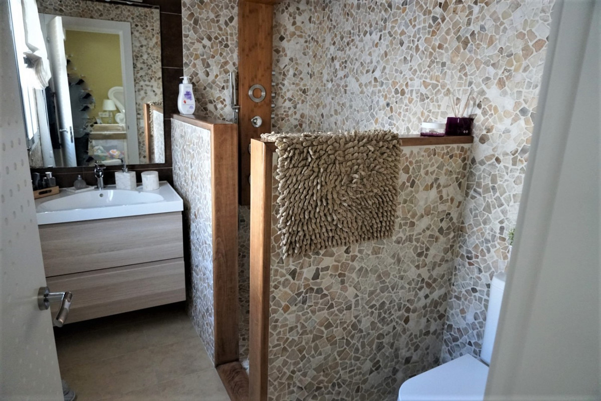 Se vende Villa - Chalet de 4 dormitorios en Costa Del Sol East, Málaga, España