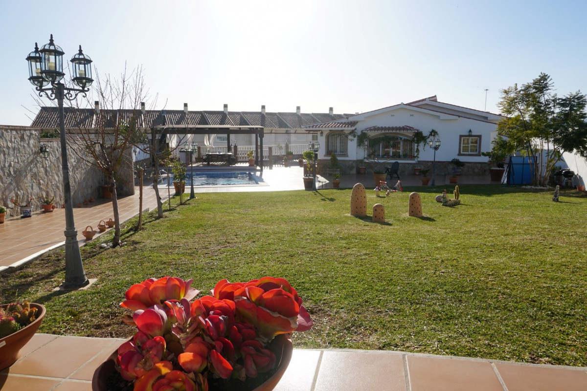 Se vende Villa - Chalet de 4 dormitorios en Costa Del Sol East, Málaga, España
