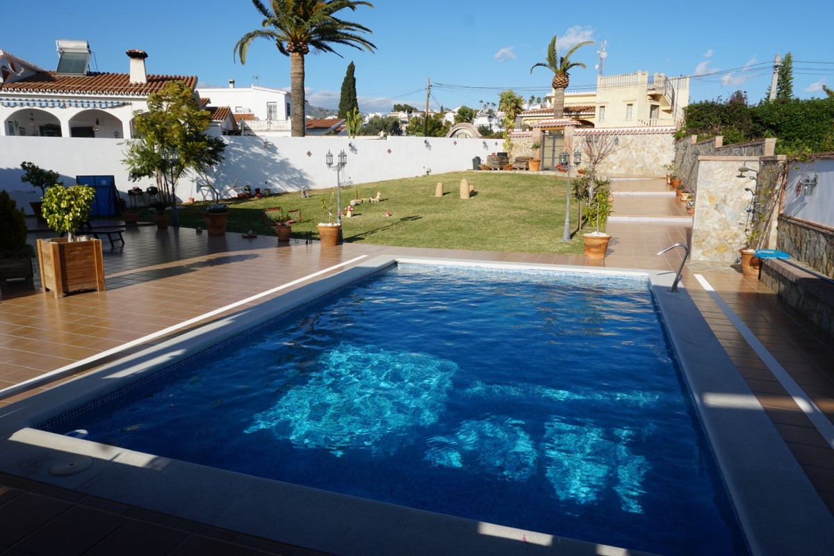 Se vende Villa - Chalet de 4 dormitorios en Costa Del Sol East, Málaga, España