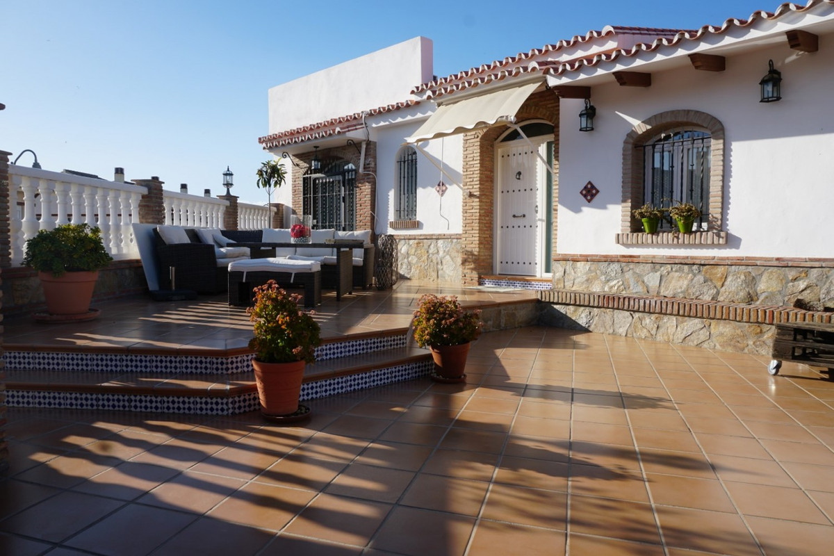 Se vende Villa - Chalet de 4 dormitorios en Costa Del Sol East, Málaga, España