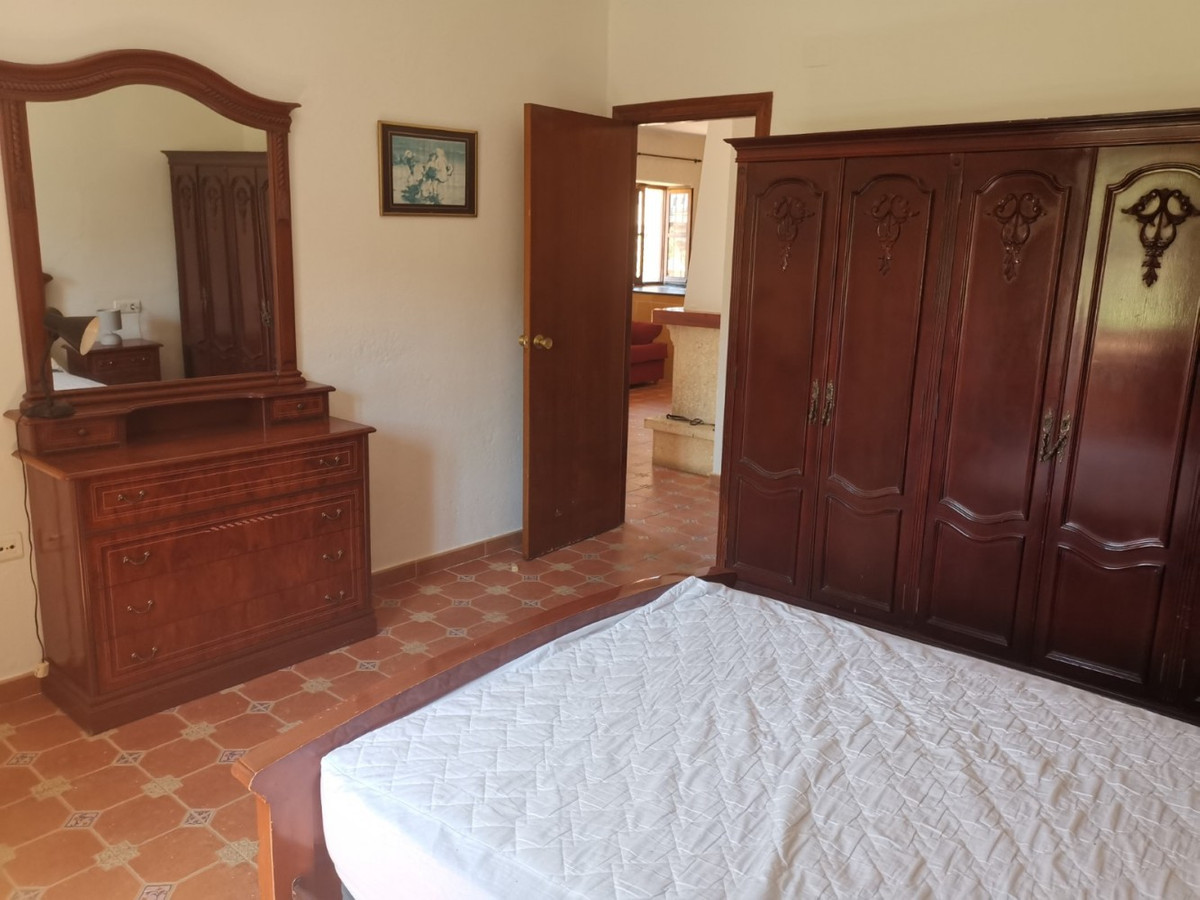 Se vende Finca - Cortijo de 3 dormitorios en Costa Del Sol East, Málaga, España