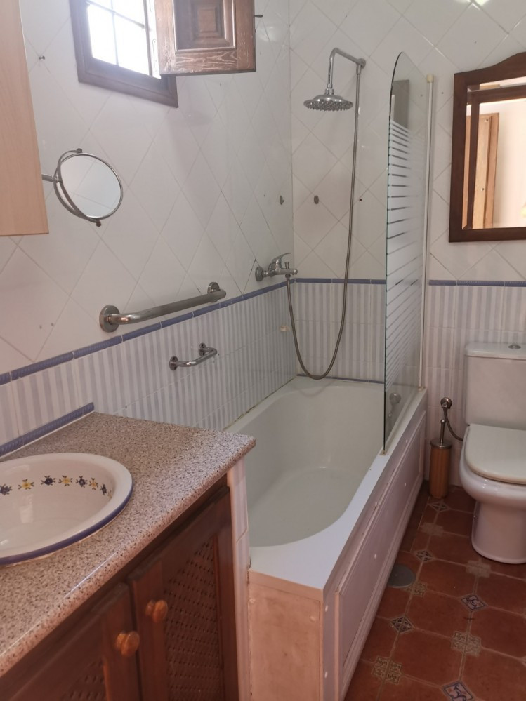 Se vende Finca - Cortijo de 3 dormitorios en Costa Del Sol East, Málaga, España