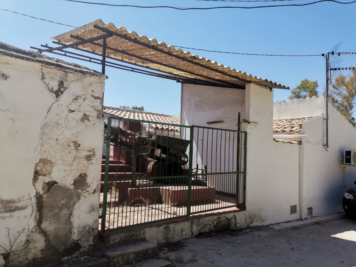 Se vende Finca - Cortijo de 3 dormitorios en Costa Del Sol East, Málaga, España