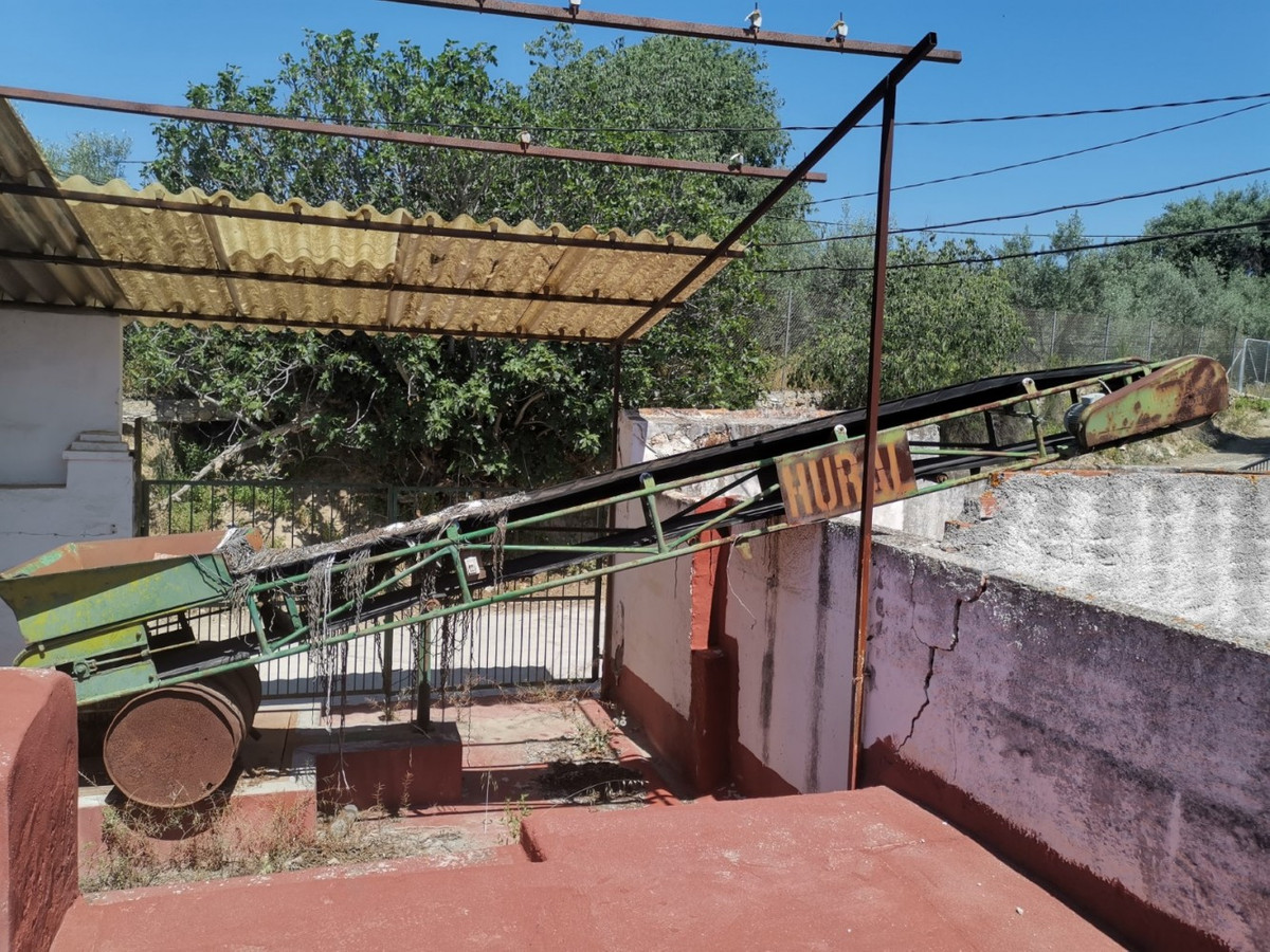 Se vende Finca - Cortijo de 3 dormitorios en Costa Del Sol East, Málaga, España