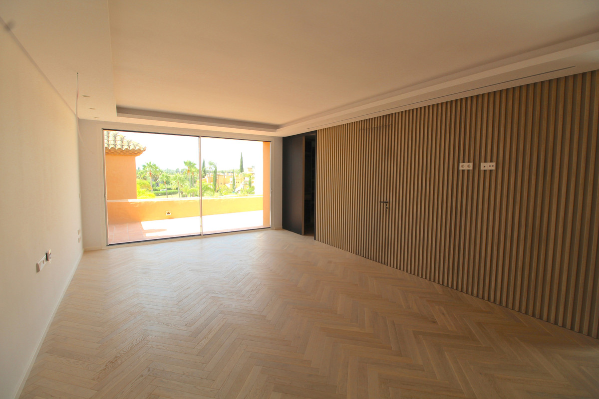 3 Bed Apartment for sale in Atalaya Costa Del Sol, Málaga, Spain