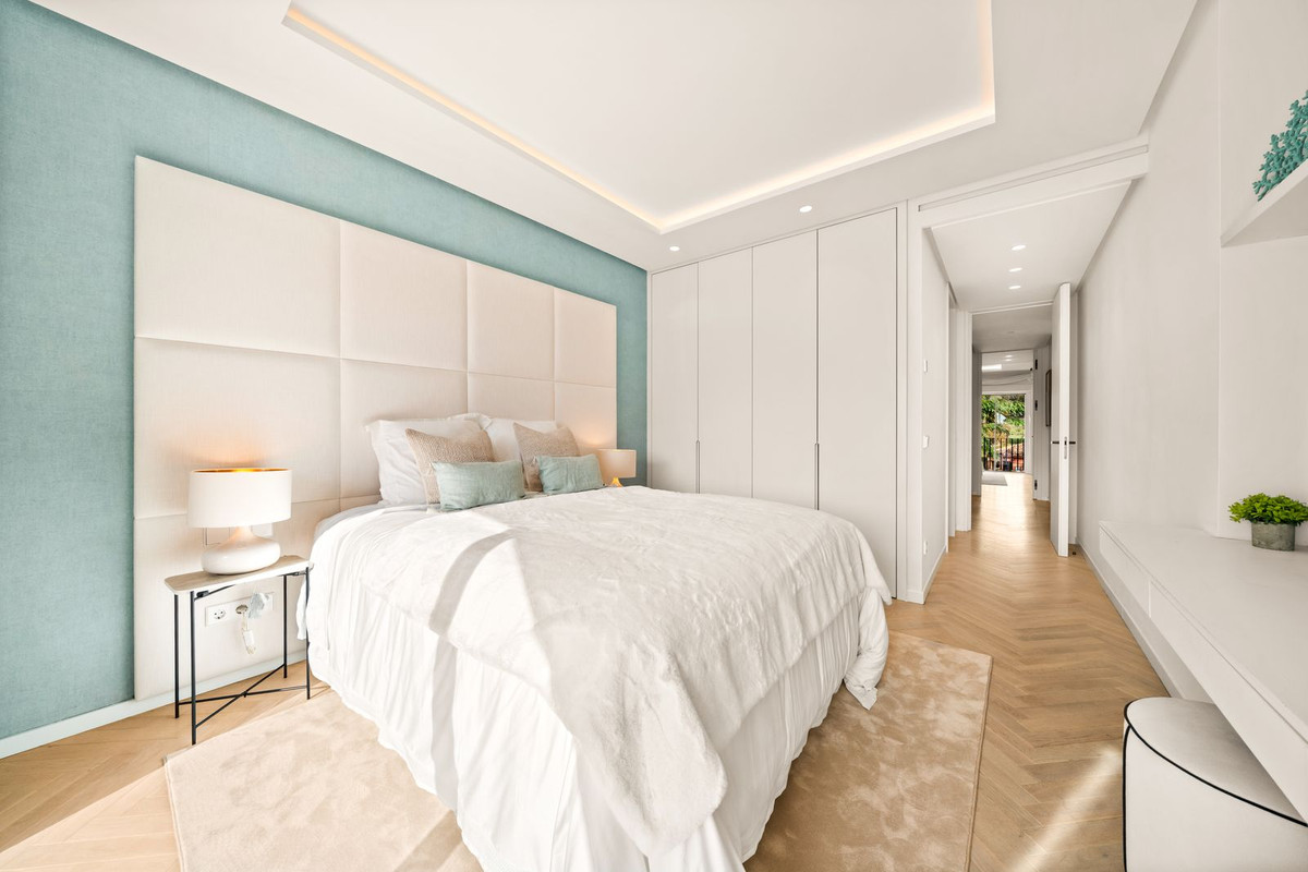 3 Bed Apartment for sale in Atalaya Costa Del Sol, Málaga, Spain