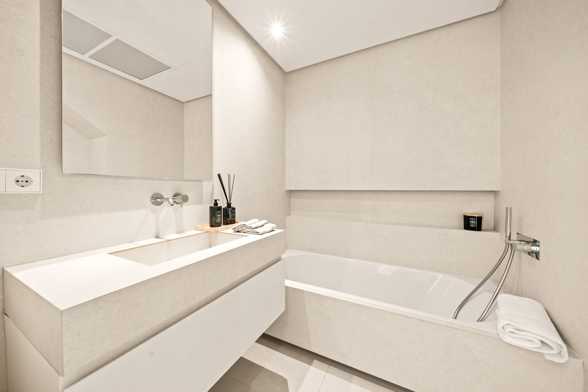 3 Bed Apartment for sale in Atalaya Costa Del Sol, Málaga, Spain