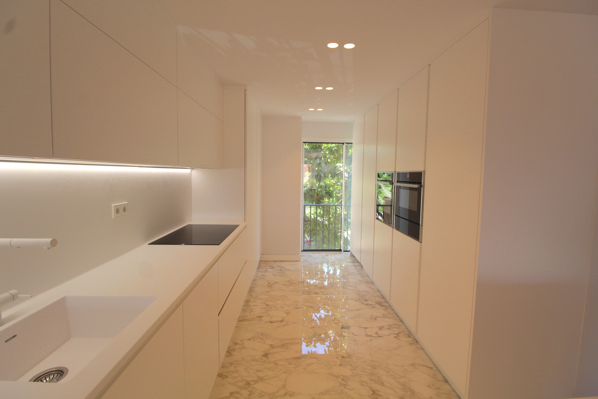 3 Bed Apartment for sale in Atalaya Costa Del Sol, Málaga, Spain