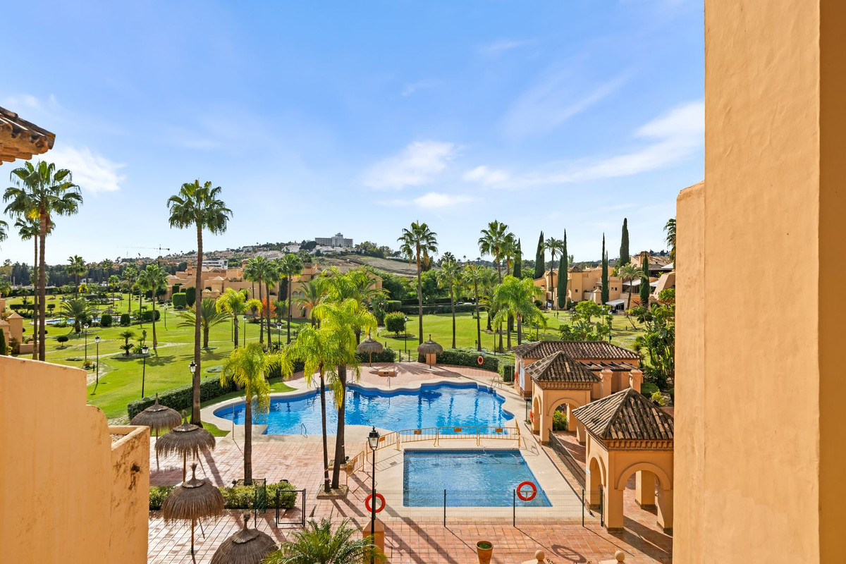 3 Bed Apartment for sale in Atalaya Costa Del Sol, Málaga, Spain
