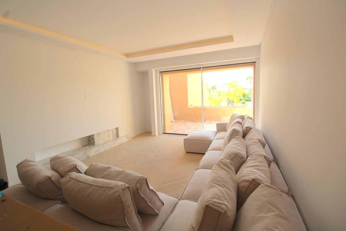3 Bed Apartment for sale in Atalaya Costa Del Sol, Málaga, Spain