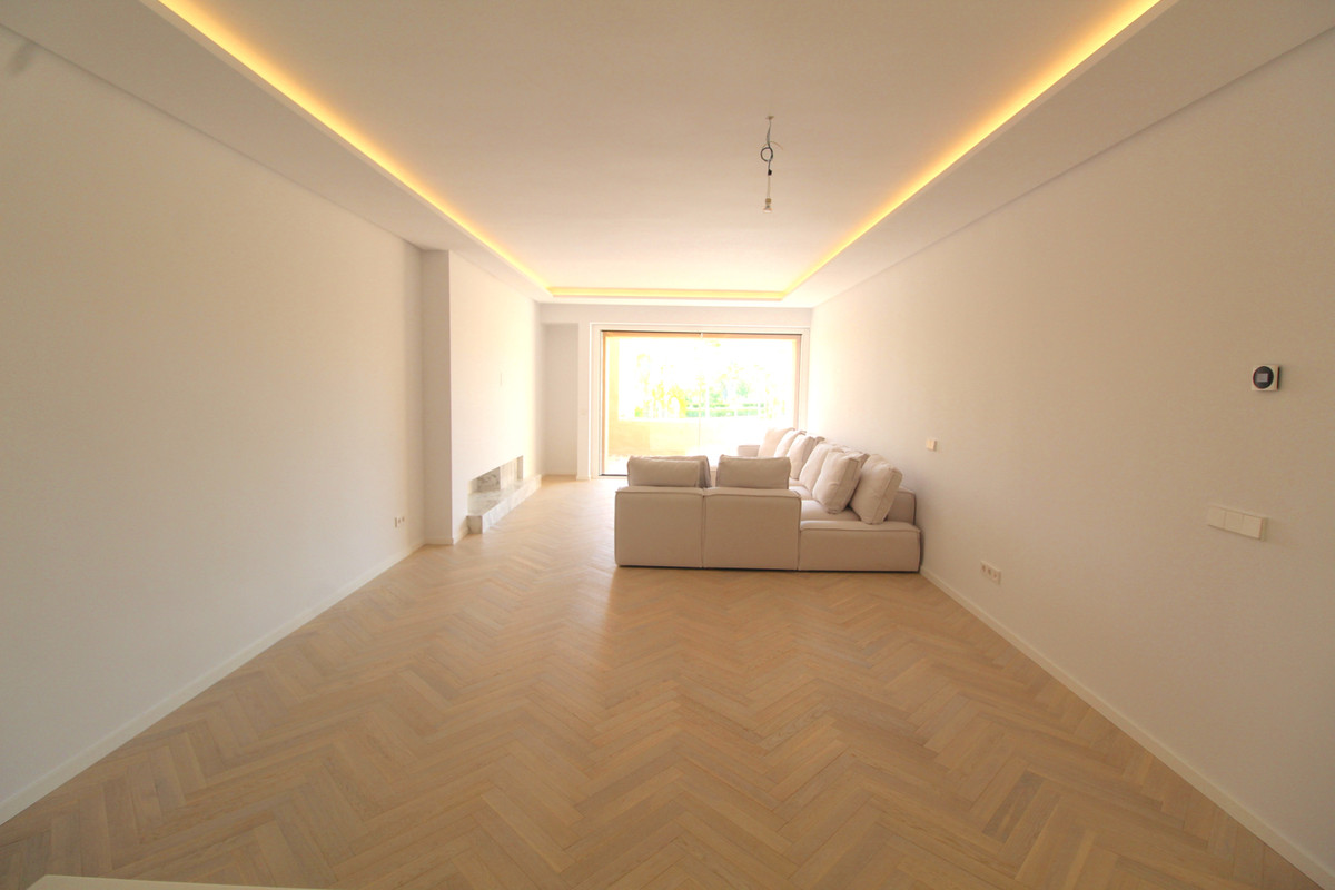 3 Bed Apartment for sale in Atalaya Costa Del Sol, Málaga, Spain