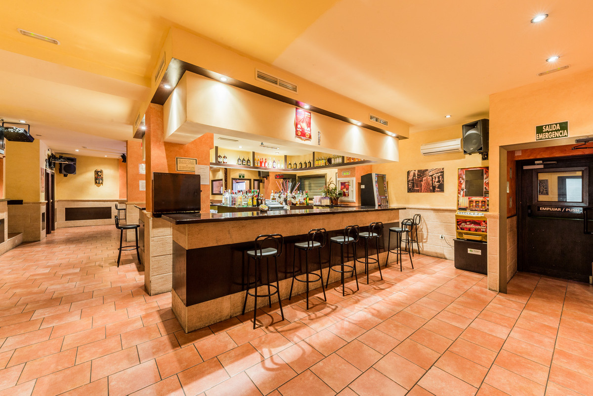 Commercial unit for sale in Fuengirola Costa Del Sol, Málaga, Spain