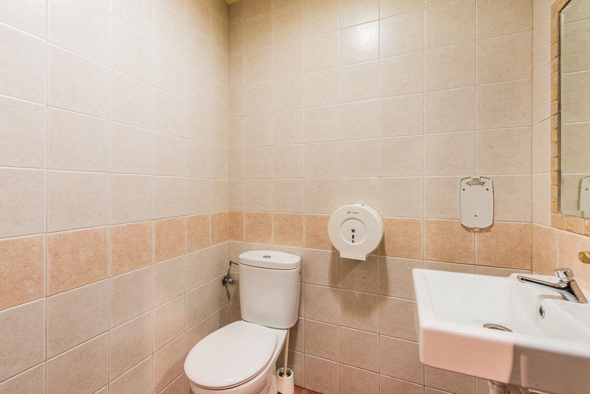 Commercial unit for sale in Fuengirola Costa Del Sol, Málaga, Spain