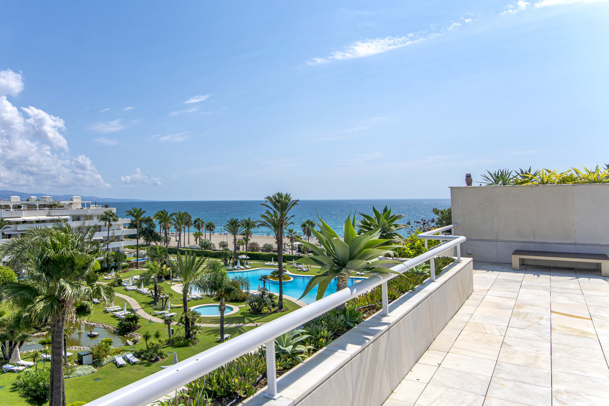 3 Bed Apartment for sale in Puerto Banús Costa Del Sol, Málaga, Spain