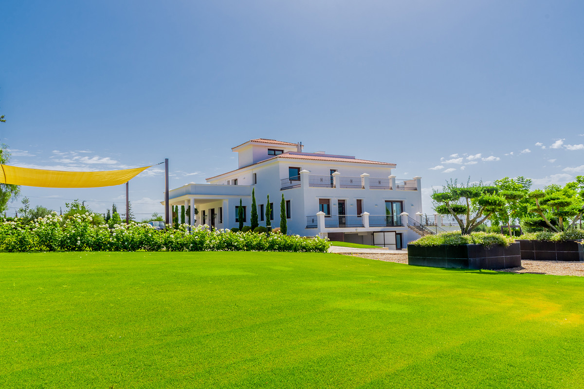 5 Bed Townhouse for sale in Guadalmina Alta Costa Del Sol, Málaga, Spain