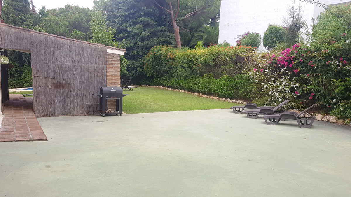 Se vende Villa - Chalet de 5 dormitorios en Costa Del Sol, Málaga, España