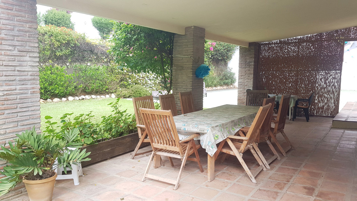 Se vende Villa - Chalet de 5 dormitorios en Costa Del Sol, Málaga, España