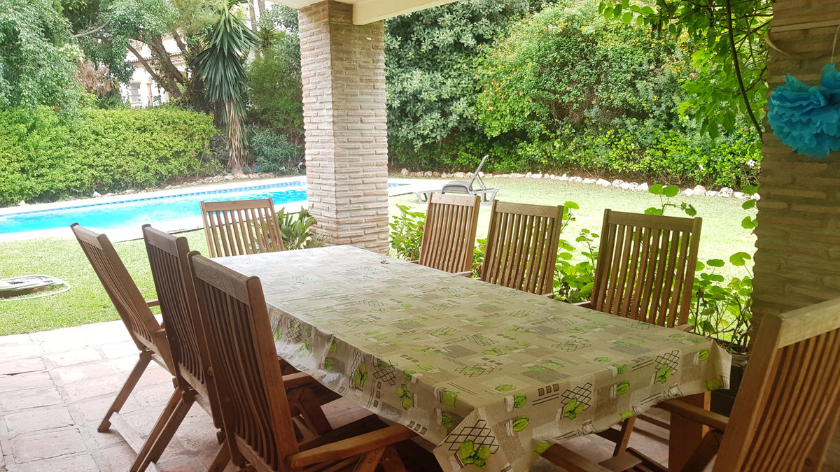 Se vende Villa - Chalet de 5 dormitorios en Costa Del Sol, Málaga, España