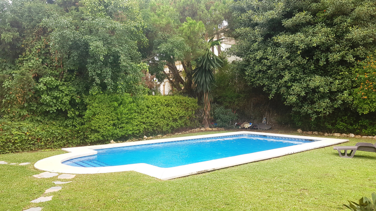 Se vende Villa - Chalet de 5 dormitorios en Costa Del Sol, Málaga, España