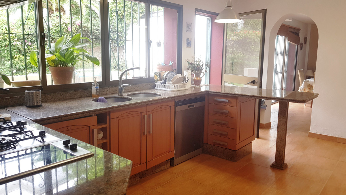 Se vende Villa - Chalet de 5 dormitorios en Costa Del Sol, Málaga, España