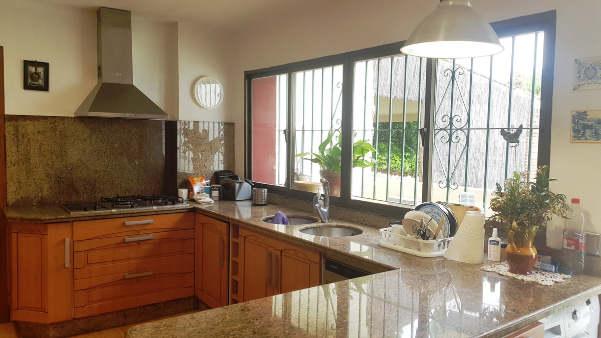 Se vende Villa - Chalet de 5 dormitorios en Costa Del Sol, Málaga, España