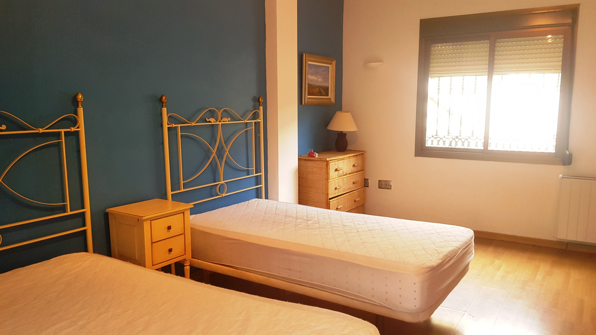 Se vende Villa - Chalet de 5 dormitorios en Costa Del Sol, Málaga, España