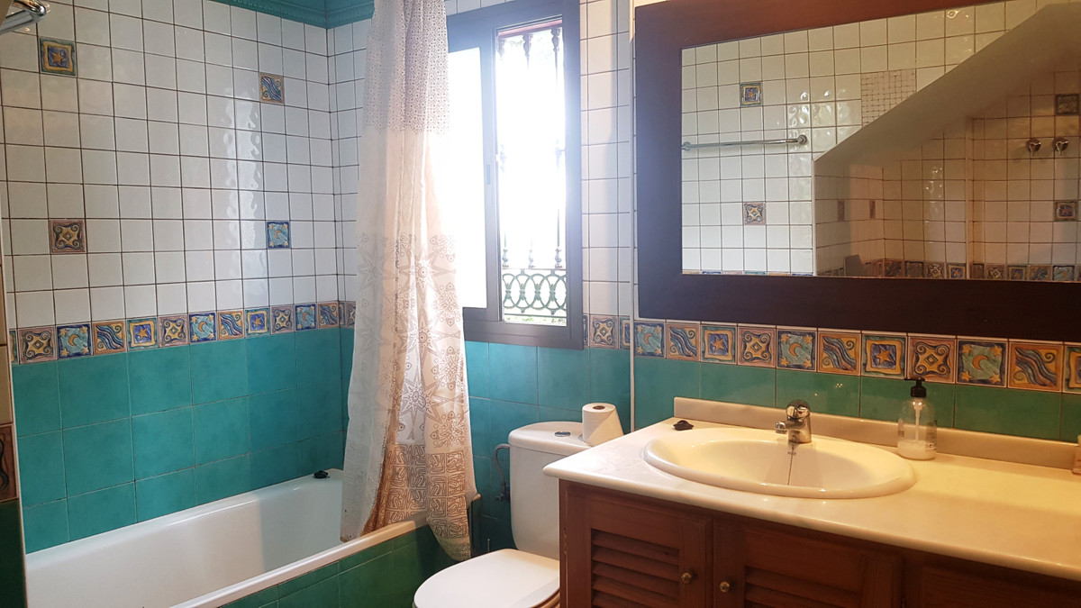 Se vende Villa - Chalet de 5 dormitorios en Costa Del Sol, Málaga, España