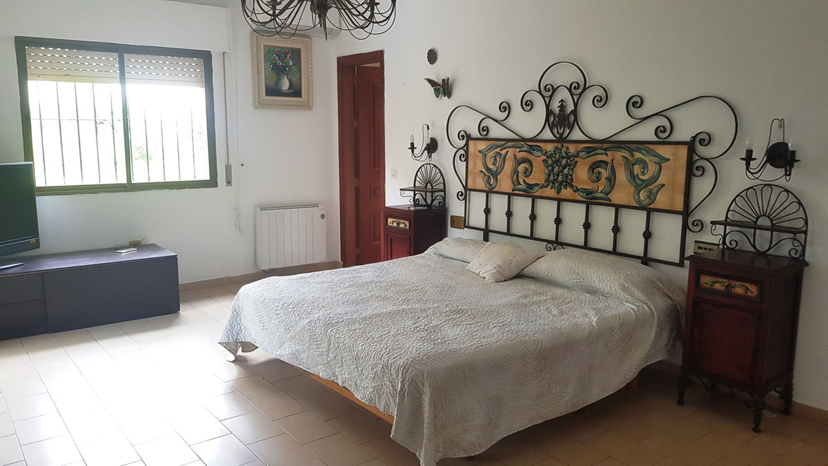 Se vende Villa - Chalet de 5 dormitorios en Costa Del Sol, Málaga, España