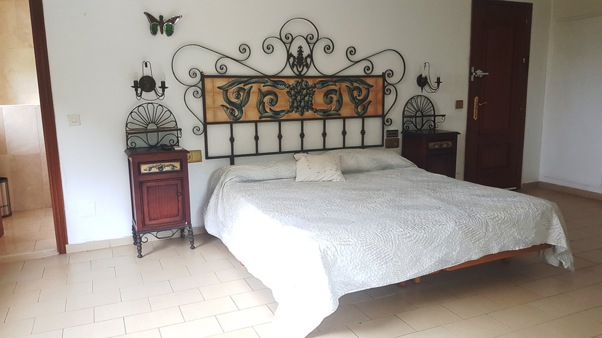 Se vende Villa - Chalet de 5 dormitorios en Costa Del Sol, Málaga, España