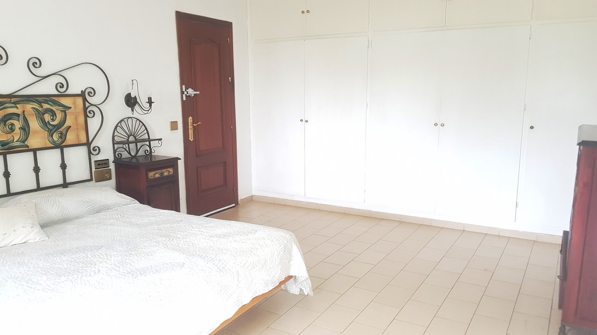 Se vende Villa - Chalet de 5 dormitorios en Costa Del Sol, Málaga, España