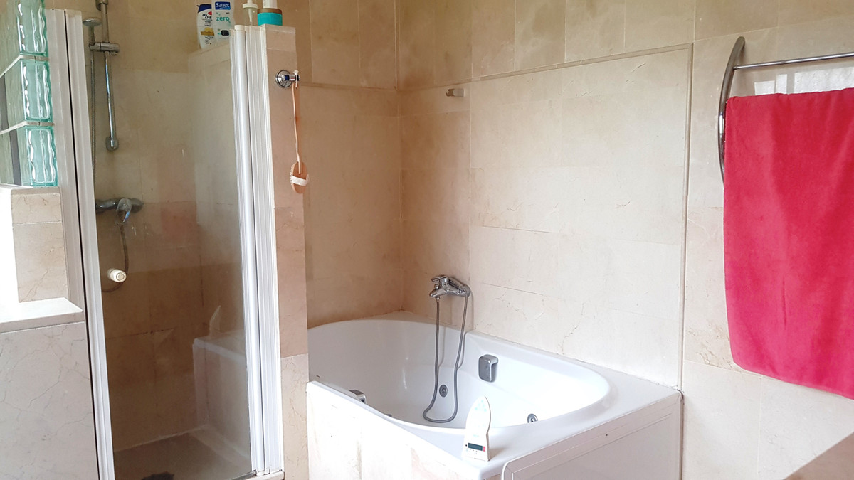 Se vende Villa - Chalet de 5 dormitorios en Costa Del Sol, Málaga, España