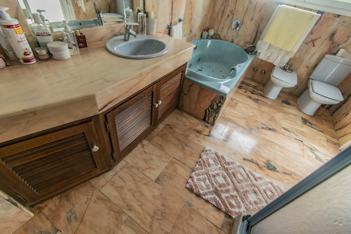 Se vende Villa - Chalet de 4 dormitorios en Costa Del Sol, Málaga, España
