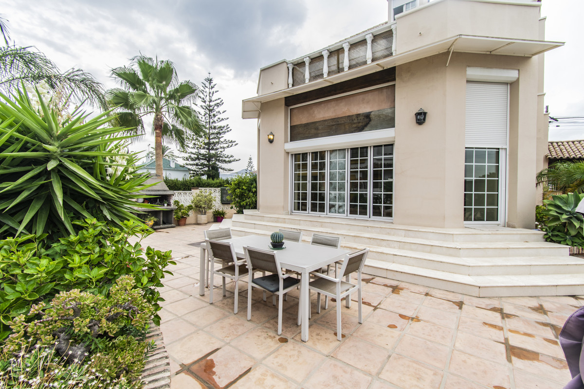 Se vende Villa - Chalet de 4 dormitorios en Costa Del Sol, Málaga, España