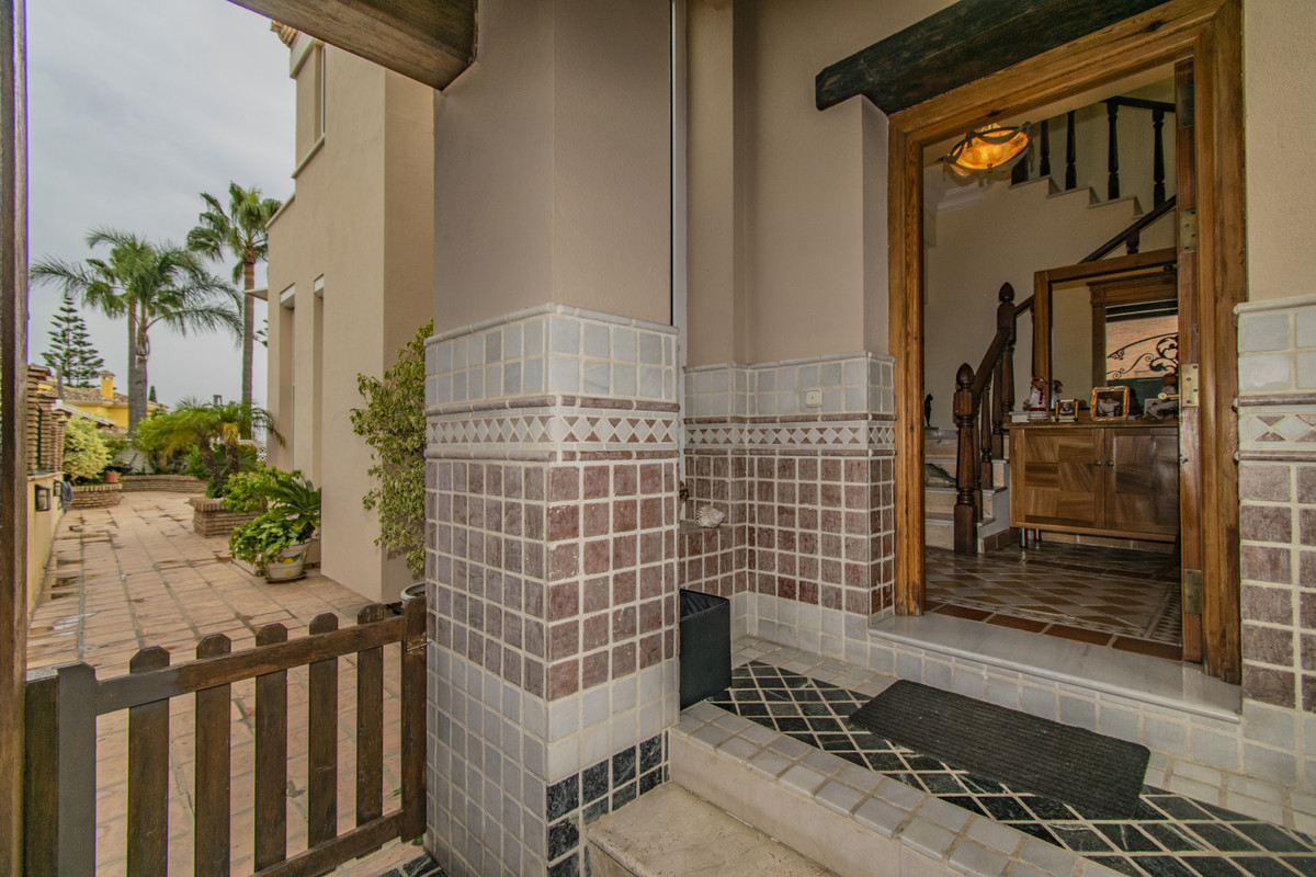 Se vende Villa - Chalet de 4 dormitorios en Costa Del Sol, Málaga, España