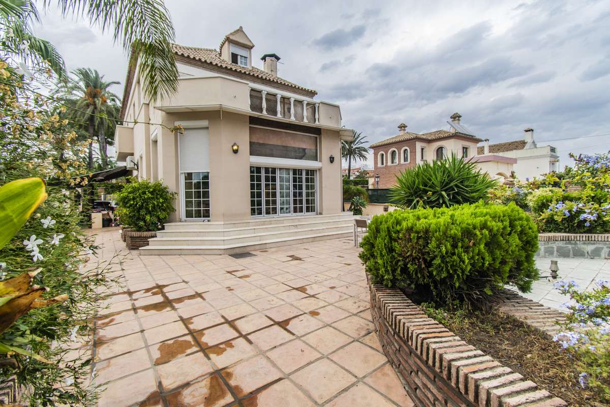 Se vende Villa - Chalet de 4 dormitorios en Costa Del Sol, Málaga, España