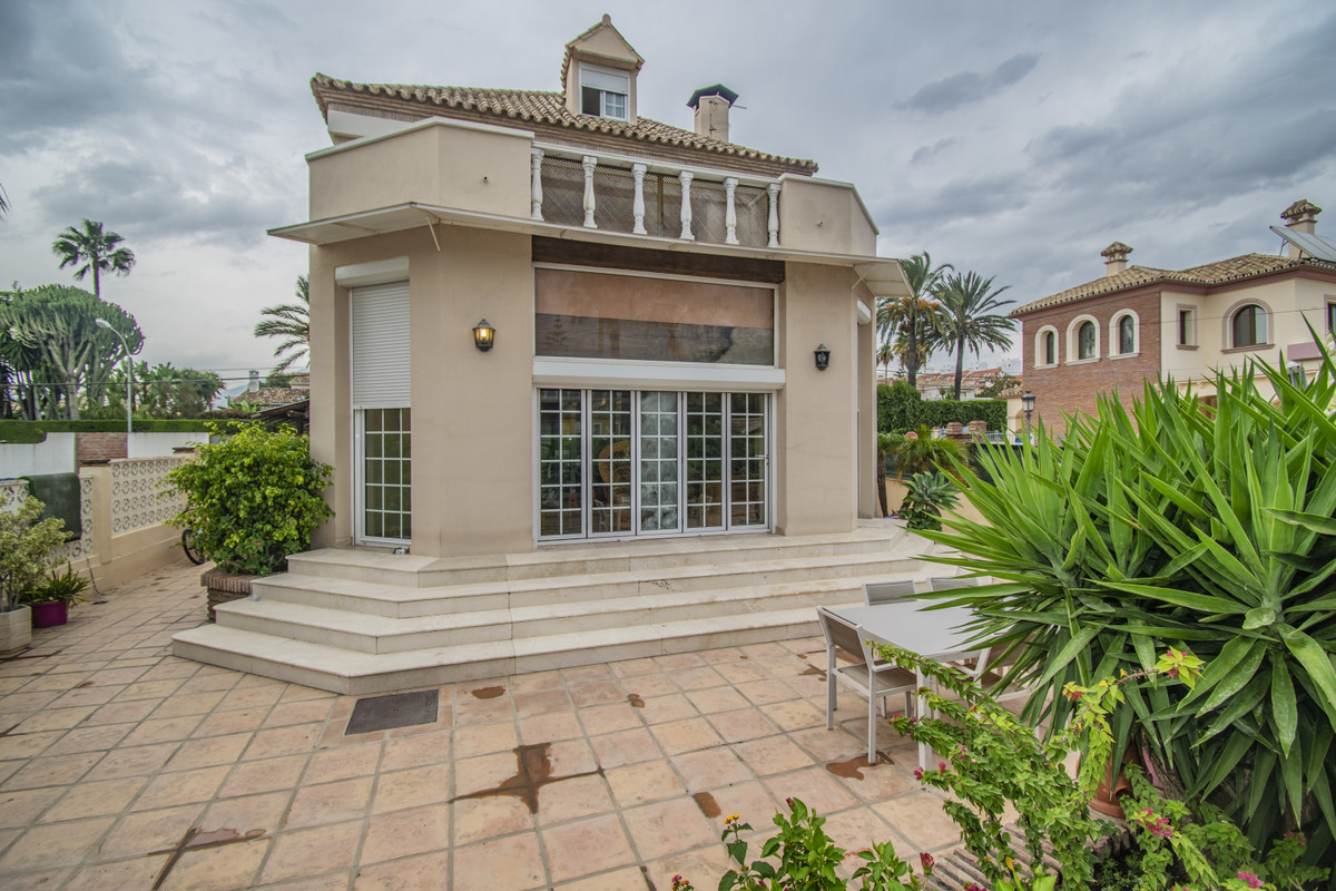 Se vende Villa - Chalet de 4 dormitorios en Costa Del Sol, Málaga, España