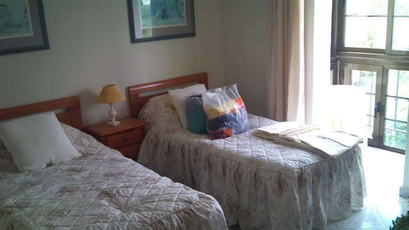 5 Bed Apartment for sale in La Duquesa Costa Del Sol, Málaga, Spain