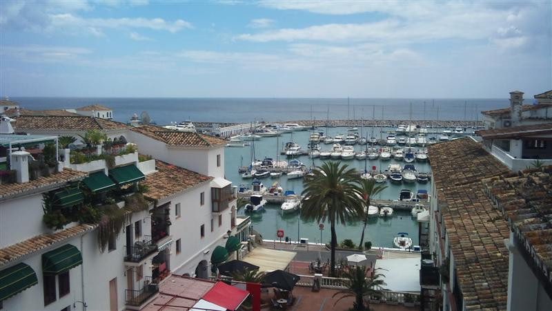 5 Bed Apartment for sale in La Duquesa Costa Del Sol, Málaga, Spain