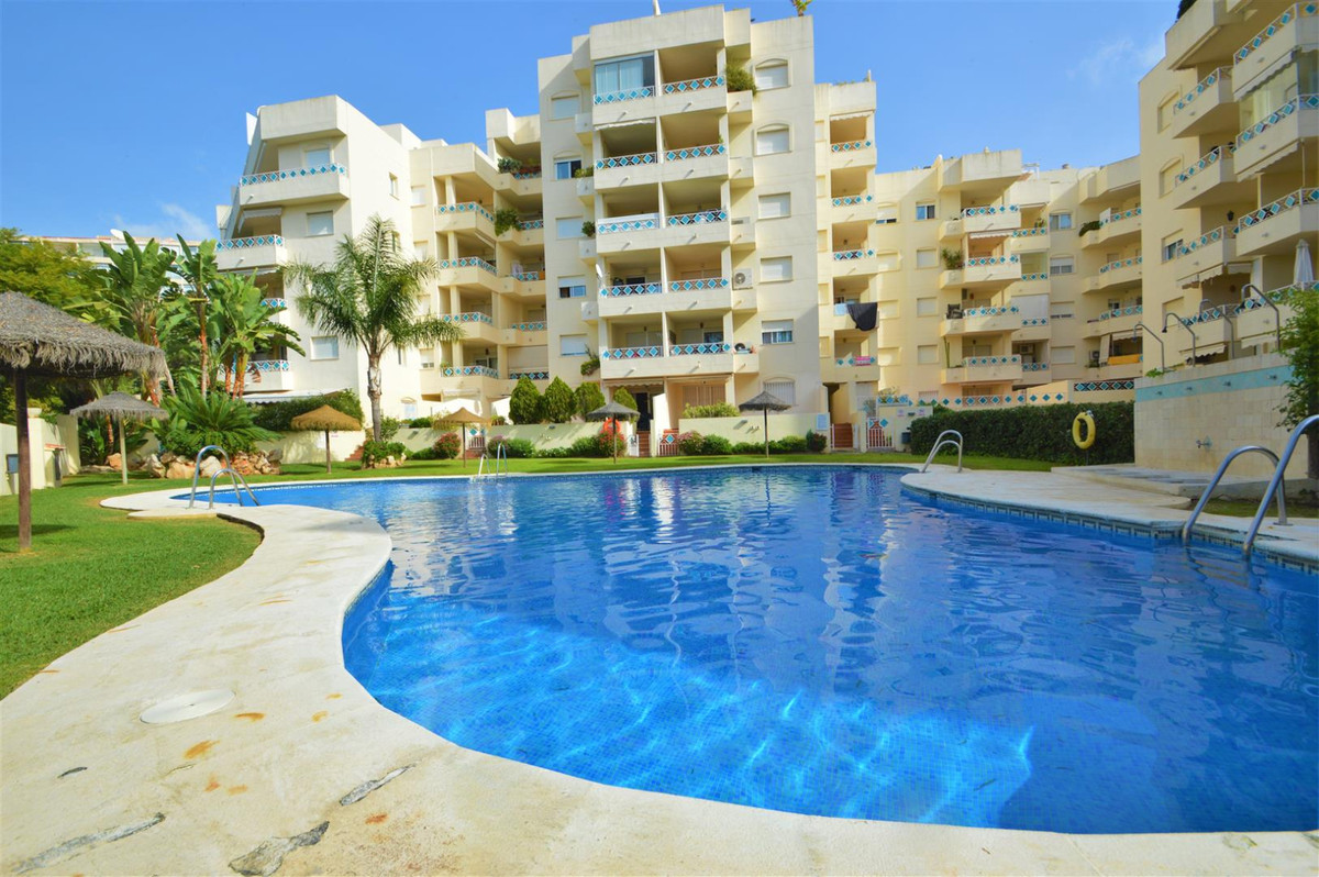Se vende Apartamento Planta Media de 2 dormitorios en Costa Del Sol, Málaga, España