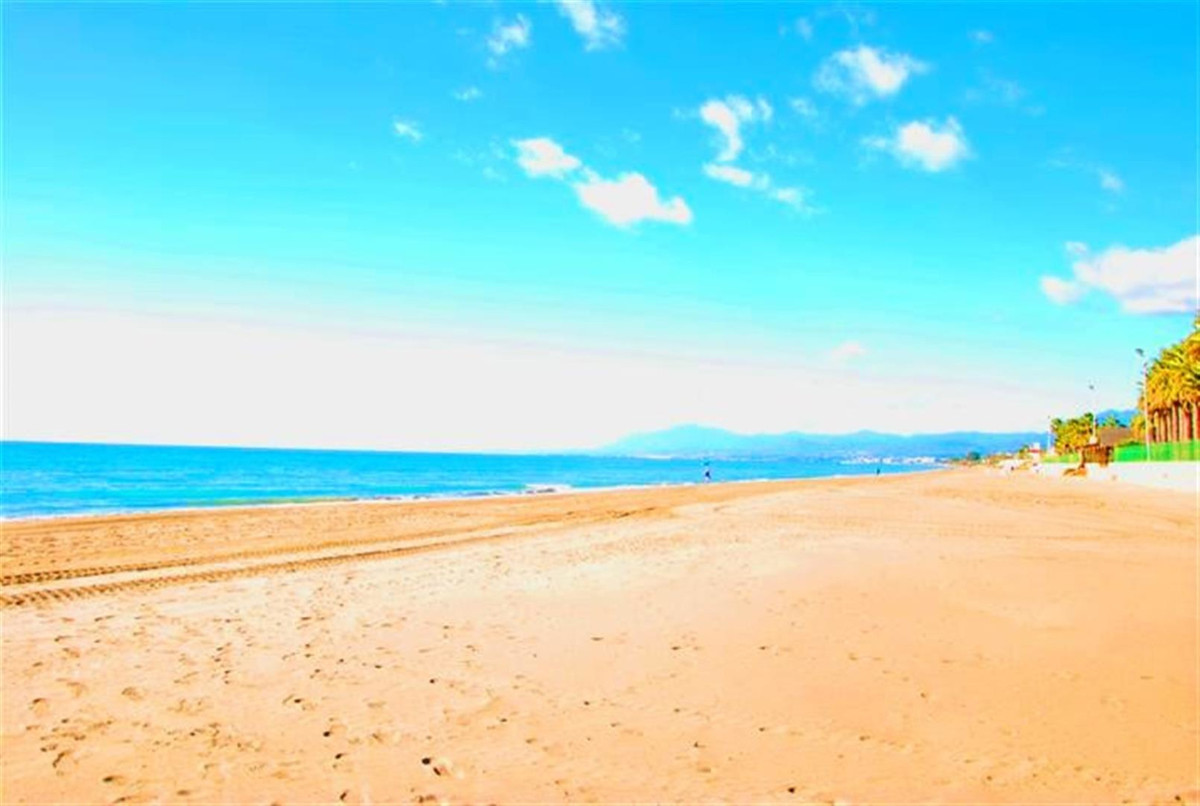 Se vende Apartamento Planta Media de 2 dormitorios en Costa Del Sol, Málaga, España
