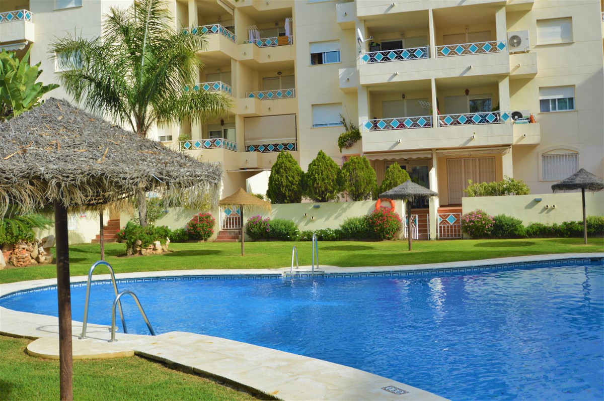 Se vende Apartamento Planta Media de 2 dormitorios en Costa Del Sol, Málaga, España