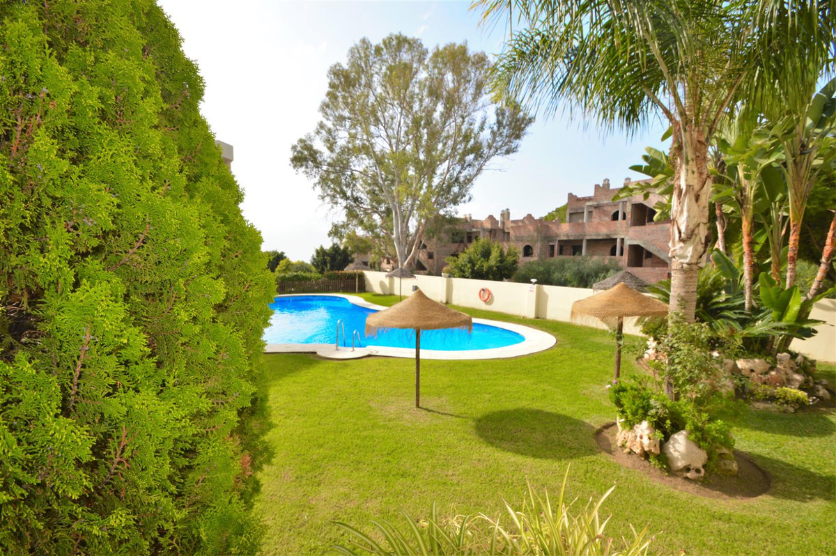 Se vende Apartamento Planta Media de 2 dormitorios en Costa Del Sol, Málaga, España