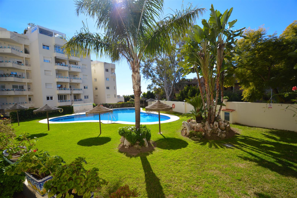 Se vende Apartamento Planta Media de 2 dormitorios en Costa Del Sol, Málaga, España