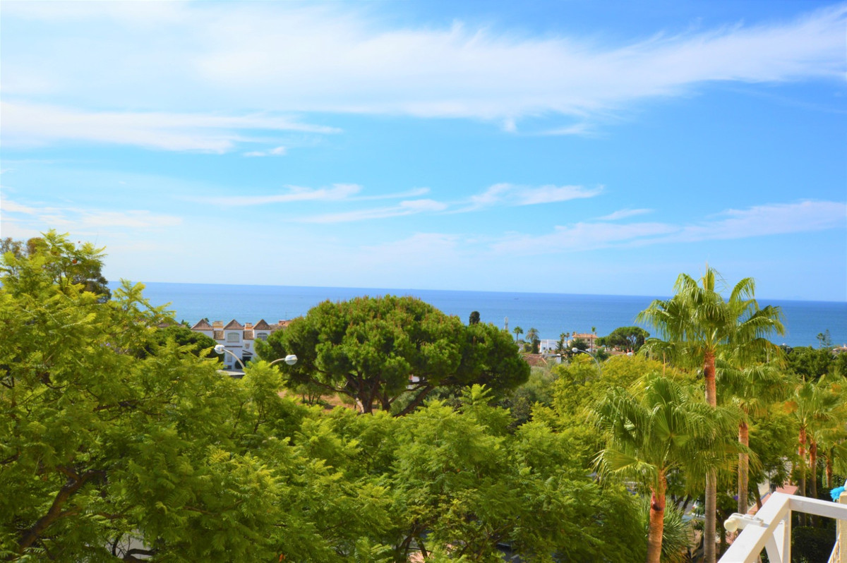 Se vende Apartamento Planta Media de 2 dormitorios en Costa Del Sol, Málaga, España