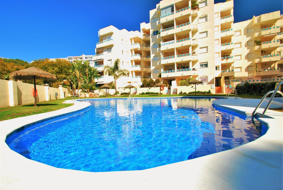 Se vende Apartamento Planta Media de 2 dormitorios en Costa Del Sol, Málaga, España