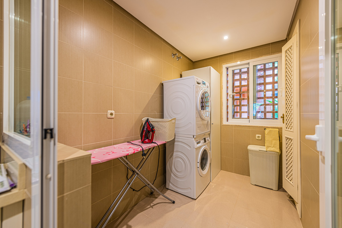 3 Bed Apartment for sale in Nueva Andalucía Costa Del Sol, Málaga, Spain