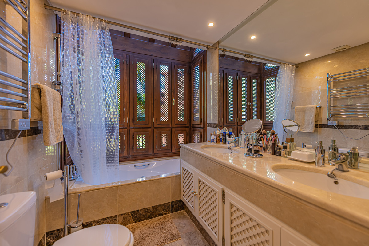 3 Bed Apartment for sale in Nueva Andalucía Costa Del Sol, Málaga, Spain