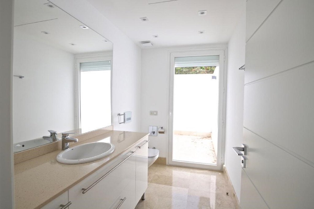 6 Bed Townhouse for sale in Las Brisas Costa Del Sol, Málaga, Spain
